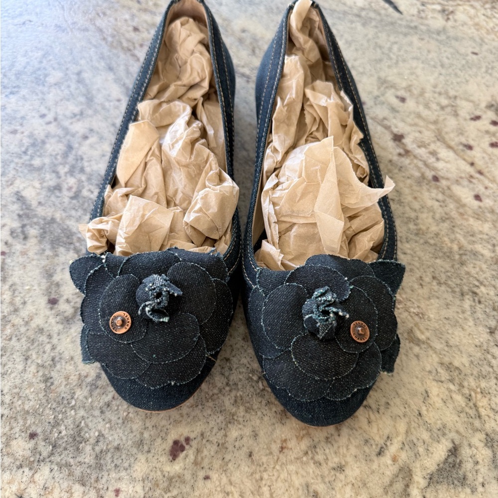 CHANEL Black Floral Camellia Denim Flats